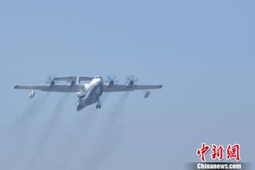 美媒称“鲲龙”体积与波音737差不多：4小时飞越南沙