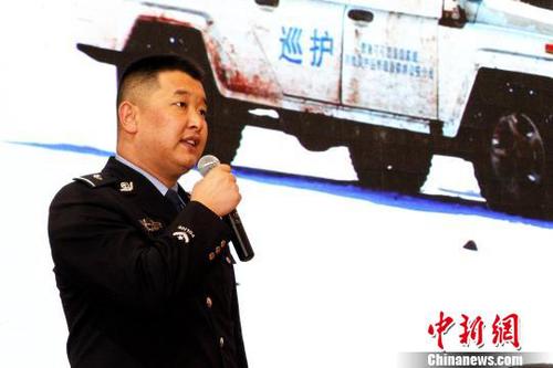 图为三江源国家公园生态?；と嗽痹谇嗪ＪΨ洞笱Э晨巍犊煽晌骼锛崾鼐瘛?。　张添福 摄