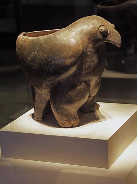 陶鹰鼎现正由中国国家博物馆收藏。新华社记者黄扬摄