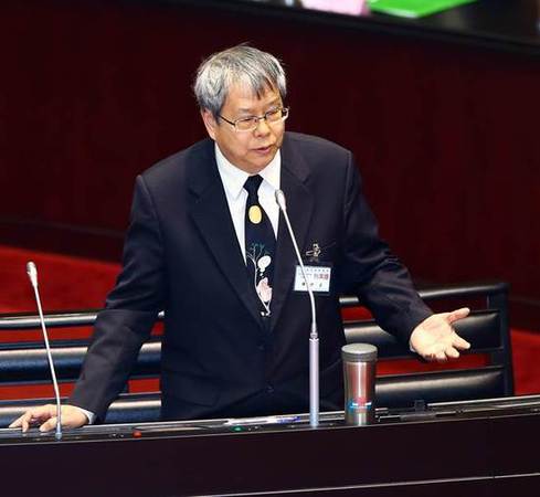 陈师孟称陈水扁没贪污 被批要求立即辞职