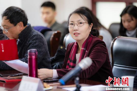 北京大学新闻与传播学院副院长俞虹发言。　主办方供图