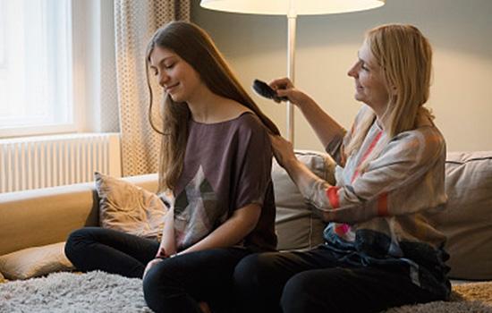 女性头发掉的厉害怎么办？快学护理方法