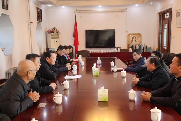 走访中国天主教“一会一团”_副本