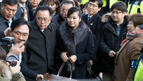 朝鲜艺术团先遣队返国 外媒：玄松月称“感觉演出会成功”_《参考消息》官方网站