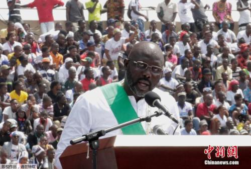 当地时间1月22日，前世界足球先生乔治·维阿宣誓就任利比里亚第25任总统。