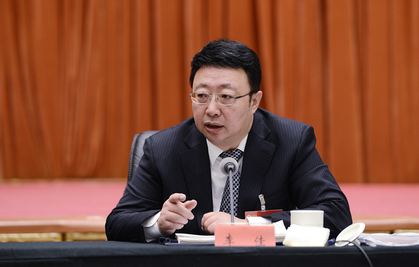 07.自治区党委副书记政法委书记，内蒙古自治区十二届一次会议主席团常务主席李佳来到政协经济界河工商联届联组会参与讨论，听取委员建议，并在会上作发言jpg