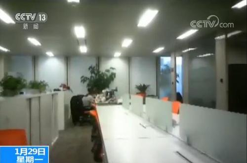 当调查进入第二天，宋某突然失联。同时，整个阜兴集团的办公室人去楼空