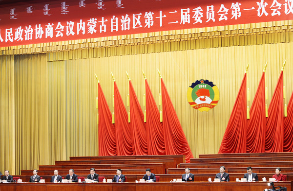 2.政协内蒙古自治区第十二届委员会新当选的主席、副主席、秘书长在会议现场pg