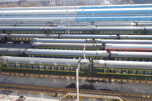 2-停在北京车辆段等待检修的一列列火车