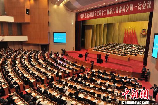 “银发浪潮”冲击居家养老体系委员吁引护理“正规军”