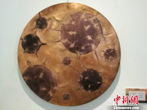 图为展出的一副画作?！⊥鹾谓?摄