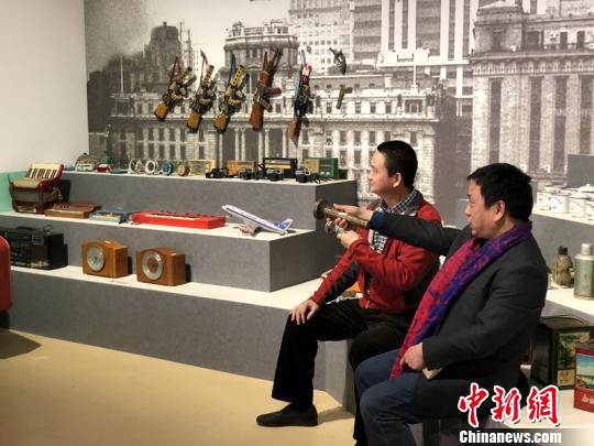 图为市民“沉浸式”体验旧时新年?！⊙钛沾?摄