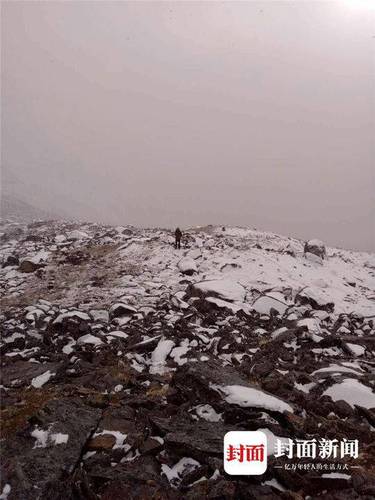 情侣违规登山女方受伤失联 男友:她悬挂在崖壁上