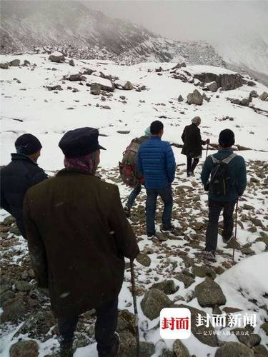 情侣违规登山女方受伤失联 男友:她悬挂在崖壁上