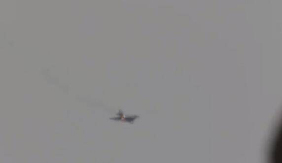 战机被击中往下坠落视频截图