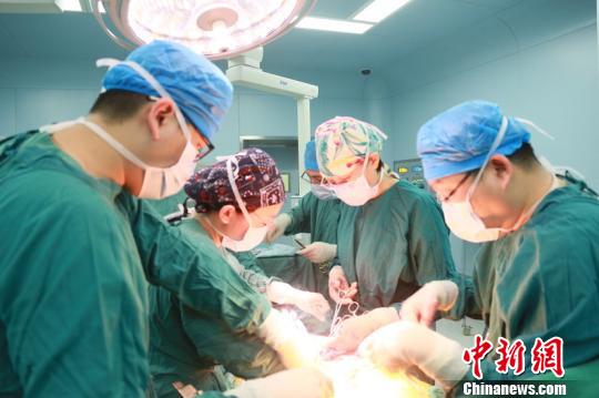 常州一女子长罕见肌瘤从子宫长到心脏