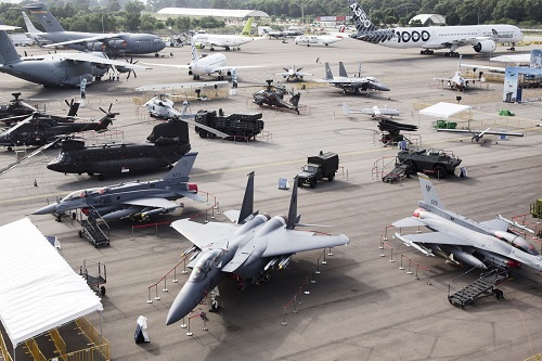 中国宣布2021年交付首架C919英媒：希望与波音和空客竞争