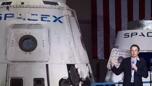 60岁拍裸照63岁拍孕妇照 马斯克的妈更是狠角色