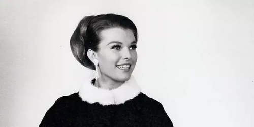 60岁拍裸照63岁拍孕妇照 马斯克的妈更是狠角色