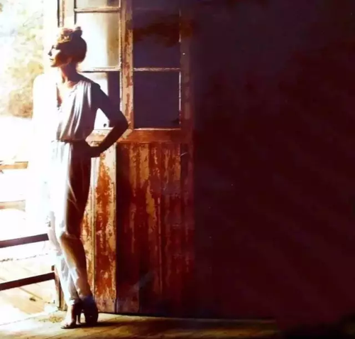 60岁拍裸照63岁拍孕妇照 马斯克的妈更是狠角色