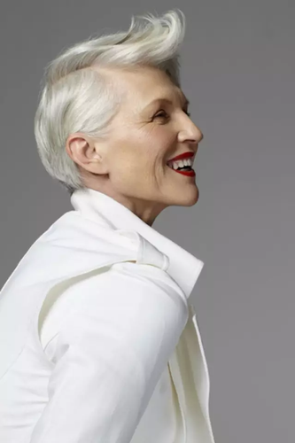 60岁拍裸照63岁拍孕妇照 马斯克的妈更是狠角色