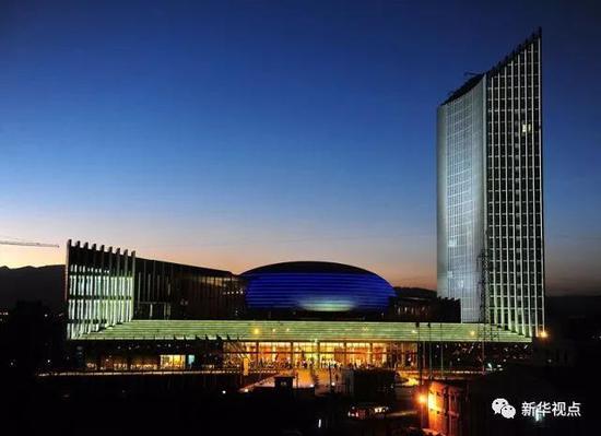  图为2012年1月30日在埃塞俄比亚首都亚的斯亚贝巴拍摄的非盟会议中心夜景。新华社记者丁海涛摄