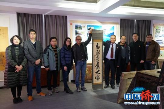 黄国梁向福清黄檗文化促进会义捐一件黄檗木庵性瑫禅师的书法珍品?！〕轮タ?摄