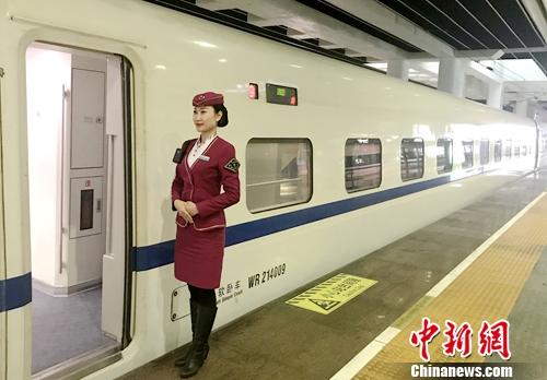 京广动卧车队21组列车长赵欣彤。受访者供图