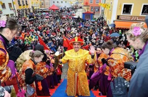 这个德国小镇居民自称是中国人 还在春节狂欢游行