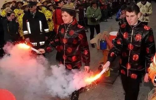 这个德国小镇居民自称是中国人 还在春节狂欢游行