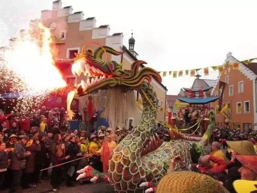 这个德国小镇居民自称是中国人 还在春节狂欢游行