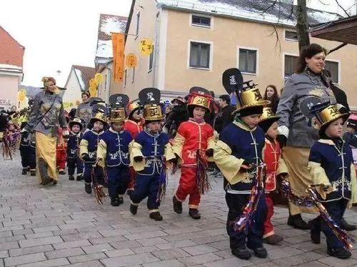 这个德国小镇居民自称是中国人 还在春节狂欢游行