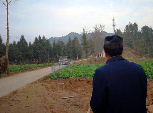 儿行千里远赴东北 四川母亲把家的味道塞满后备箱