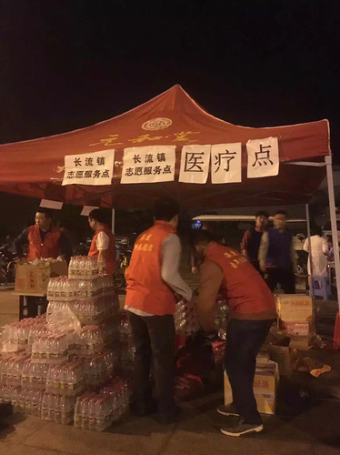 游客讲述海南堵车之夜：不到10公里 走了一晚上