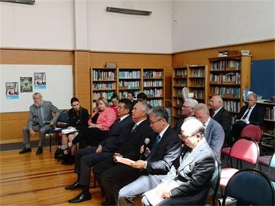 2月15日，新西兰总理阿德恩在克赖斯特彻奇市，举行2011年克市地震坎特伯雷电视台(CTV)大楼倒塌事件遇难者家属见面会。(图：中国驻新西兰驻克赖斯特彻奇总领馆网站)