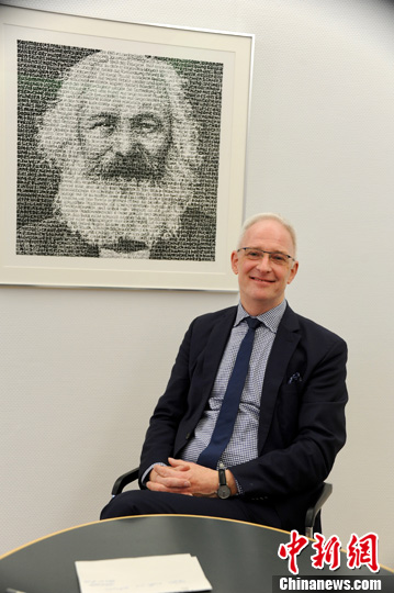 特里尔市市长沃尔弗拉姆·莱布2月23日接受<a target='_blank' href='http://www.chinanews.com/'>中新社</a>记者专访时表示，卡尔·马克思是当地发展对华合作的重要基础，希望在他诞辰两百周年之际，能有更多的中国游客前来观光。<a target='_blank' href='http://www.chinanews.com/'>中新社</a>记者 彭大伟 摄