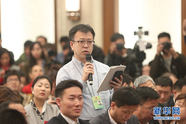 日本朝日新闻记者提问