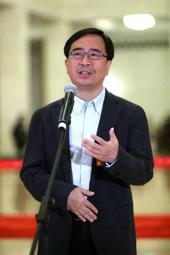 央视从不说话的女主播委员通道上教了这个手语