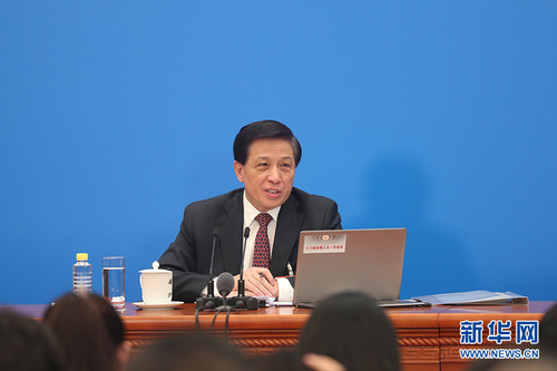 图为张业遂回答记者提问。新华网中国政府网 陈杰 摄