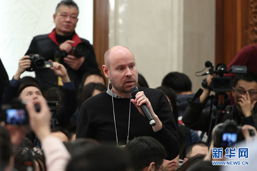 图为路透社记者提问。新华网中国政府网 翟子赫 摄