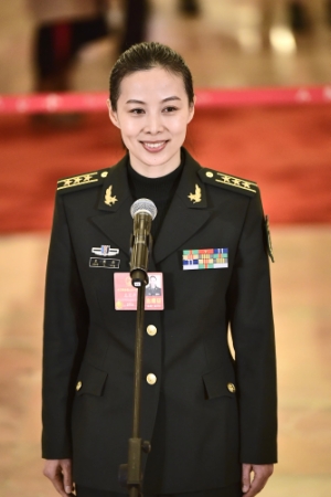 （4）全国人大代表接受采访