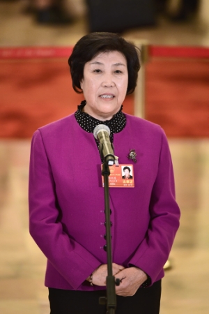 （6）全国人大代表接受采访