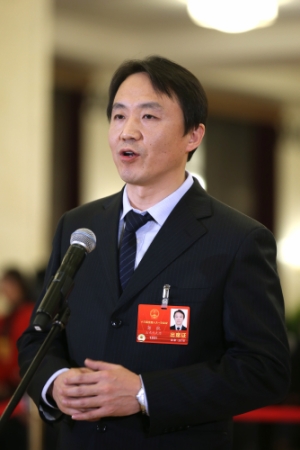 （12）全国人大代表接受采访