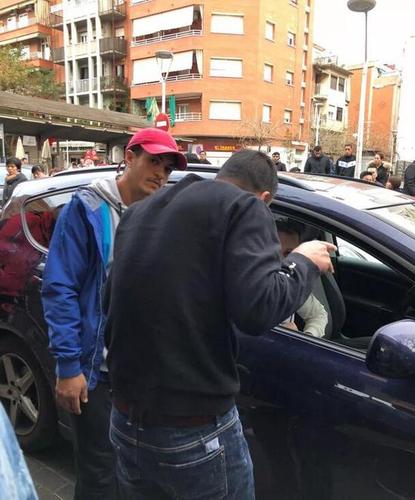 巴塞罗那华侨围堵劫匪却与警方发生冲突：2人被捕