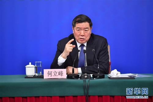 3月6日，十三届全国人大一次会议新闻中心举行记者会，邀请国家发展和改革委员会主任何立峰、副主任张勇、副主任宁吉喆就“创新和完善宏观调控，推动高质量发展”相关问题回答中外记者提问。这是何立峰在回答记者提问。