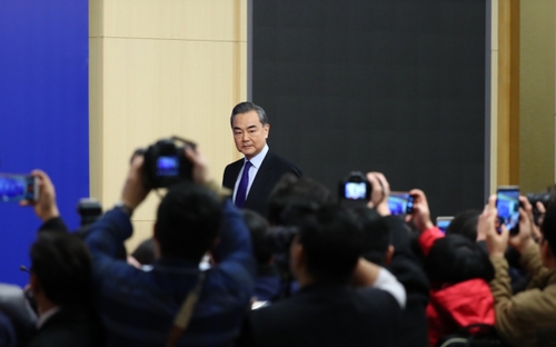 （2）外交部长王毅就中国外交政策和对外关系回答中外记者提问