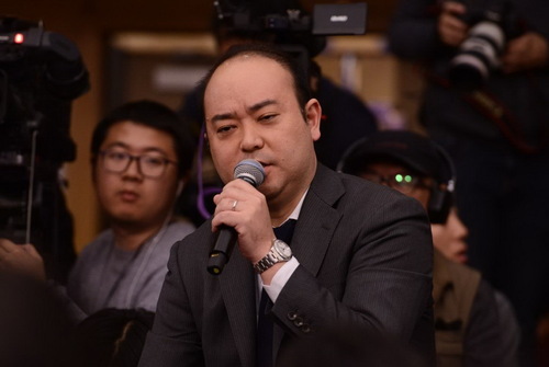 每日经济新闻记者提问