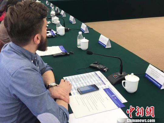 图为座谈会现场?！≡酪劳?摄