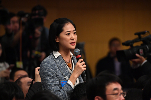 中国日报记者提问。人民网记者 于凯 摄