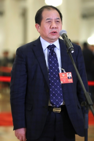 （5）全国政协委员接受采访